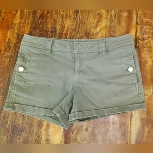 Tory Burch flap pocket mini shorts. Olive Green Size 31/10